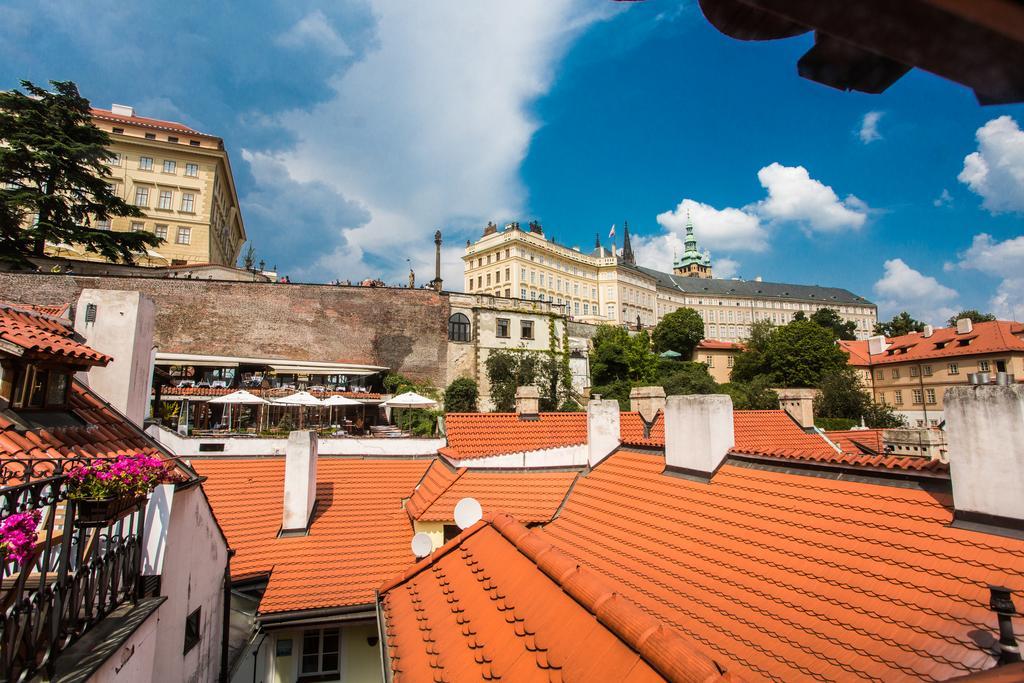 U Zlate Podkovy - At The Golden Horseshoe Prague Exterior photo