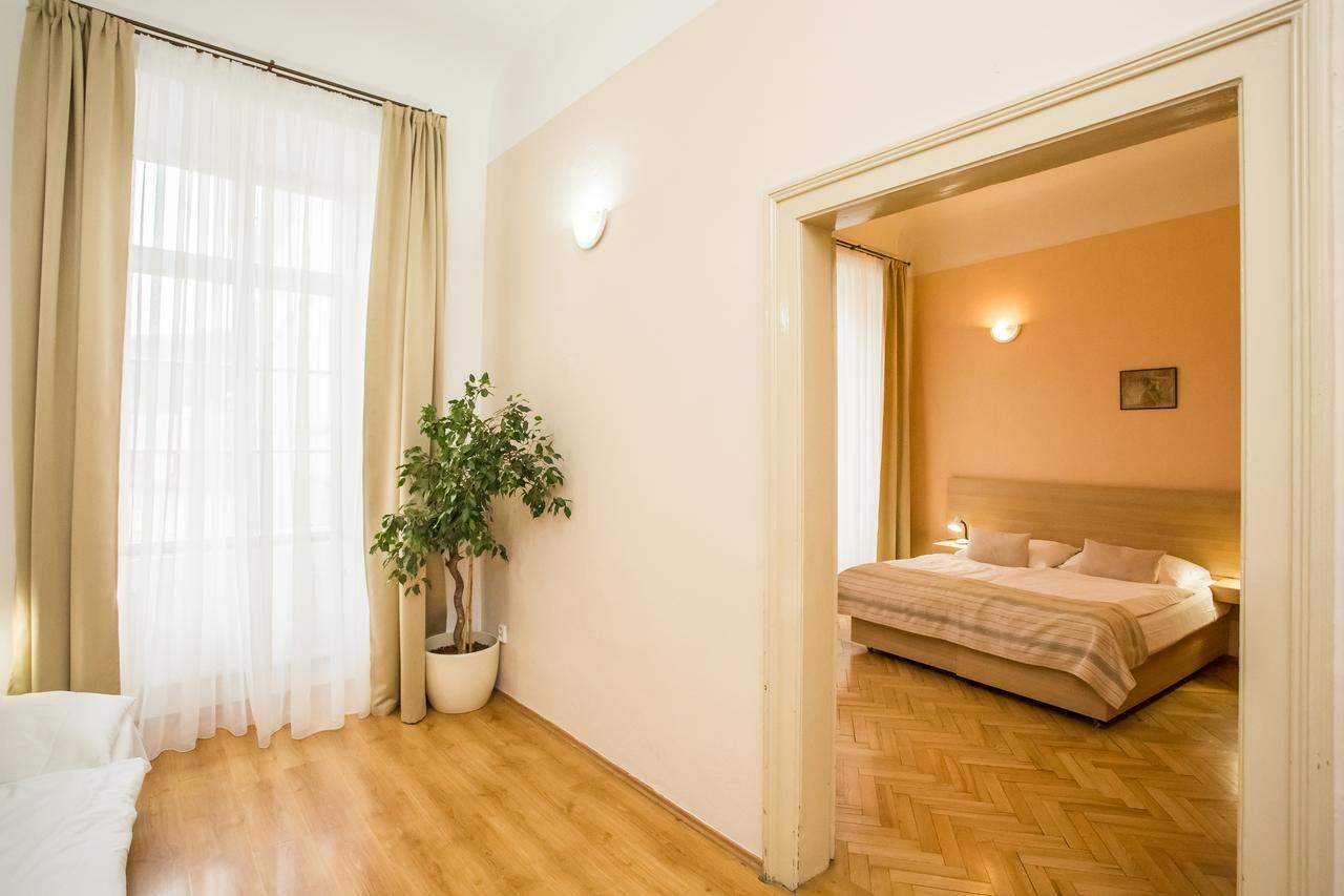 U Zlate Podkovy - At The Golden Horseshoe Prague Exterior photo